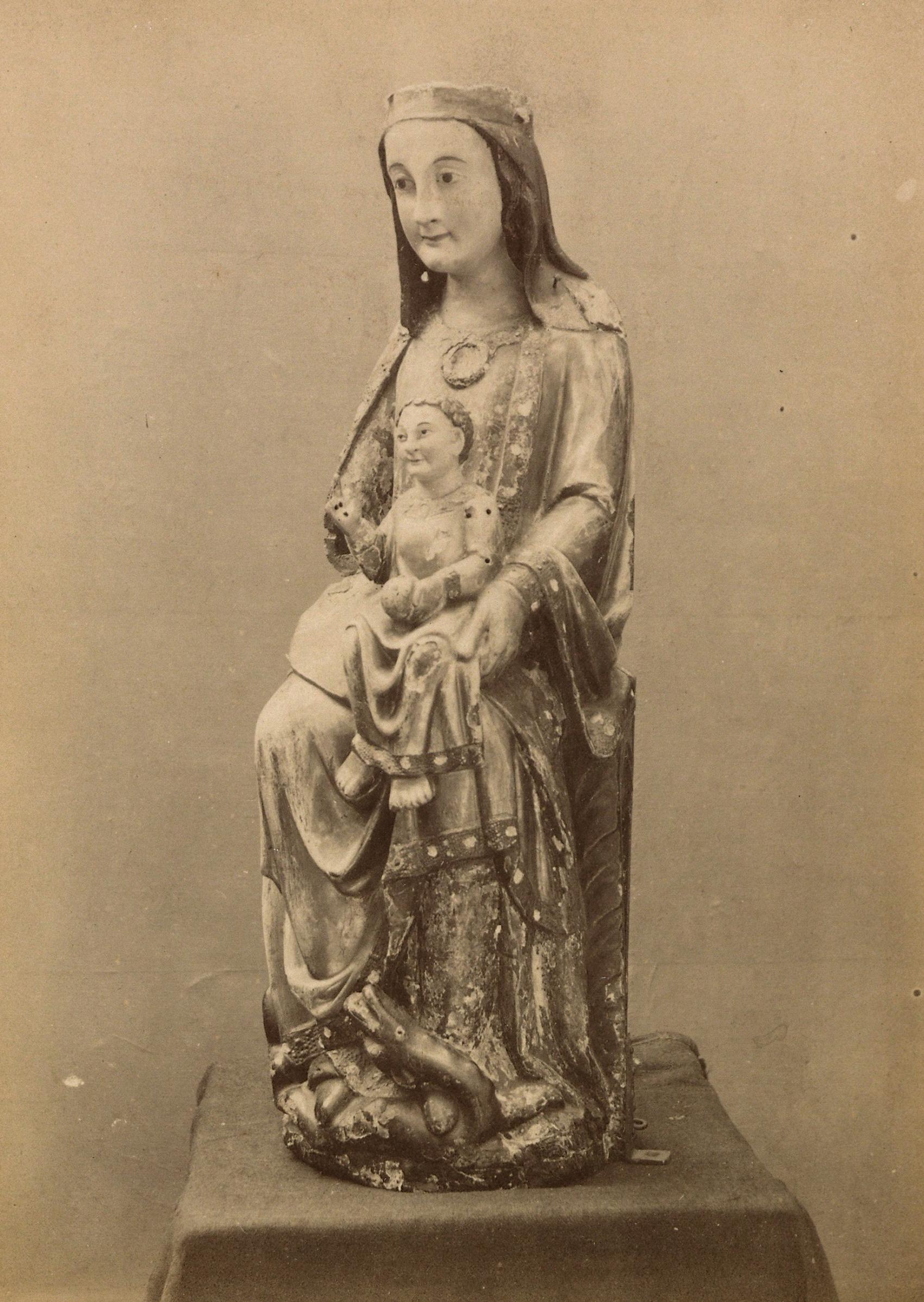 Foto van de sedes sapientiae uit de Sint-Sulpitiuskerk van Diest voor de restauratie (circa 1890).