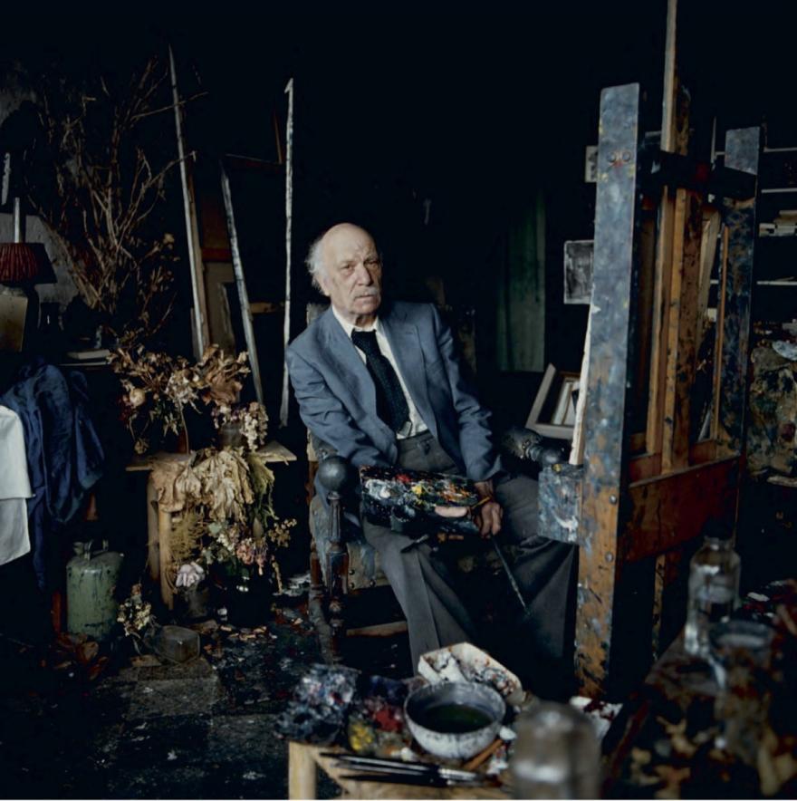 Kees Verwey in zijn atelier. Foto Nico Koster.